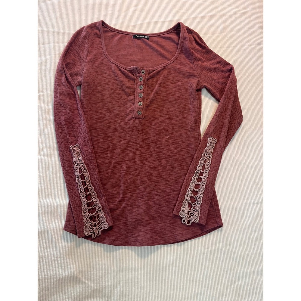 PattyBoutik Burgundy Slub Knit Henley Top Lace Sleeve Detail Size M